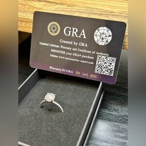 2CT Round Brilliant Cut | VVS1 Diamond Moissanite Ring 💍
Size 8